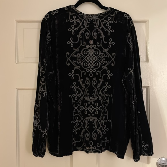 Jonny Was Midnight blue snap down Top with Grey embroidery Size Large. - Picture 2 of 6